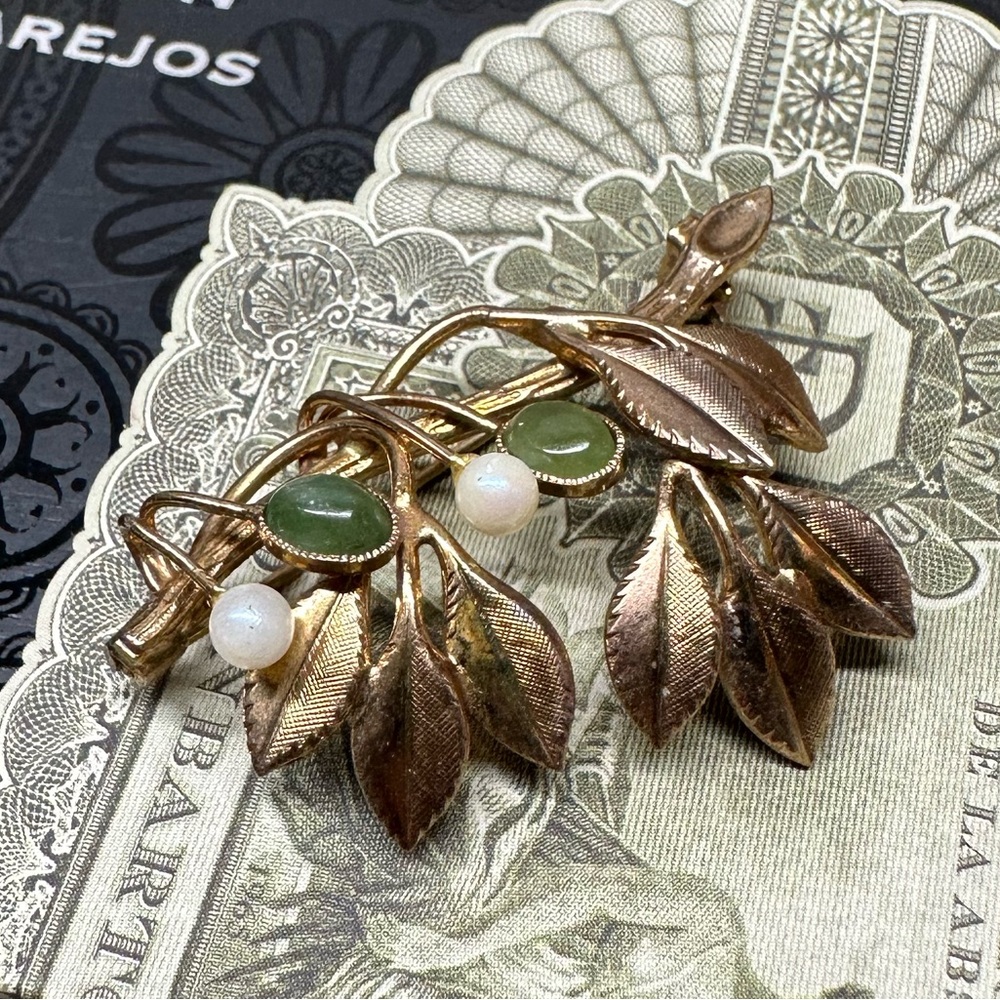 Unique Vintage Floral Gold Tone Leafโ with Green Jadeite and Pearl Accents